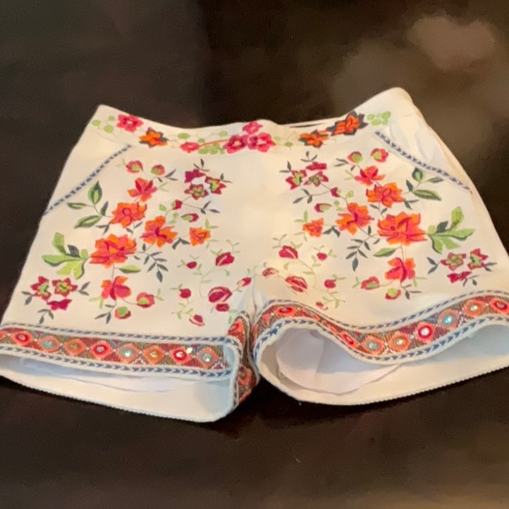 Floral Embroidered Women's Shorts